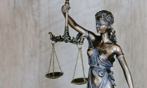 देवास में एक ही फोटो से 84 फर्जी सिम कार्ड जारी करने वाला गिरफ्तार