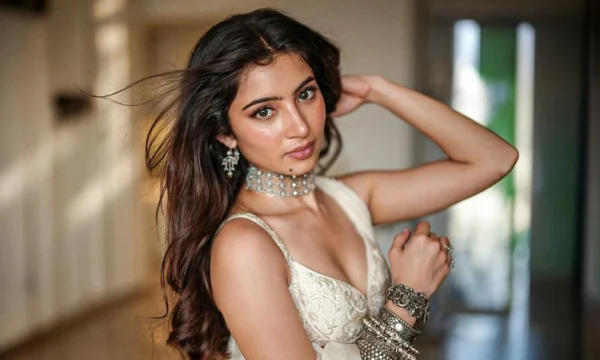 सारा अर्जुन का 10 करोड़ का घर: किताबों से सजा लग्जरी फ्लैट