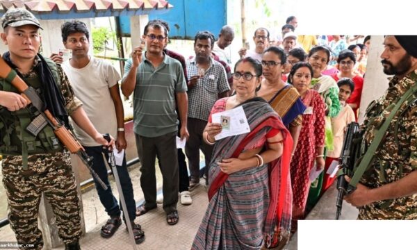 बंगाल बाली विधानसभा में EVM निकालते समय हंगामा
