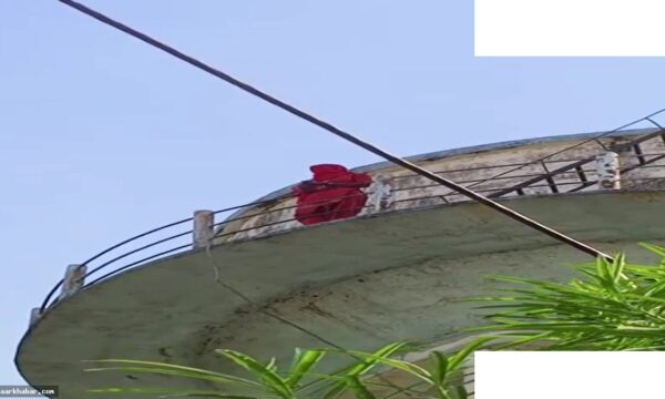 गोरखपुर: प्रेमी से शादी की जिद पर टंकी पर चढ़ी युवती