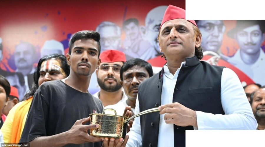 अखिलेश ने चायवाले को दिया पीतल का बर्तन, जानें पूरी कहानी