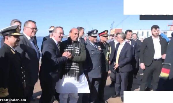 राजनाथ सिंह जर्मनी में पनडुब्बी संयंत्र का दौरा