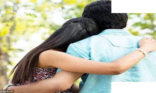 16 साल की लड़की ने मुर्गे का खून फैलाकर दिया फरार