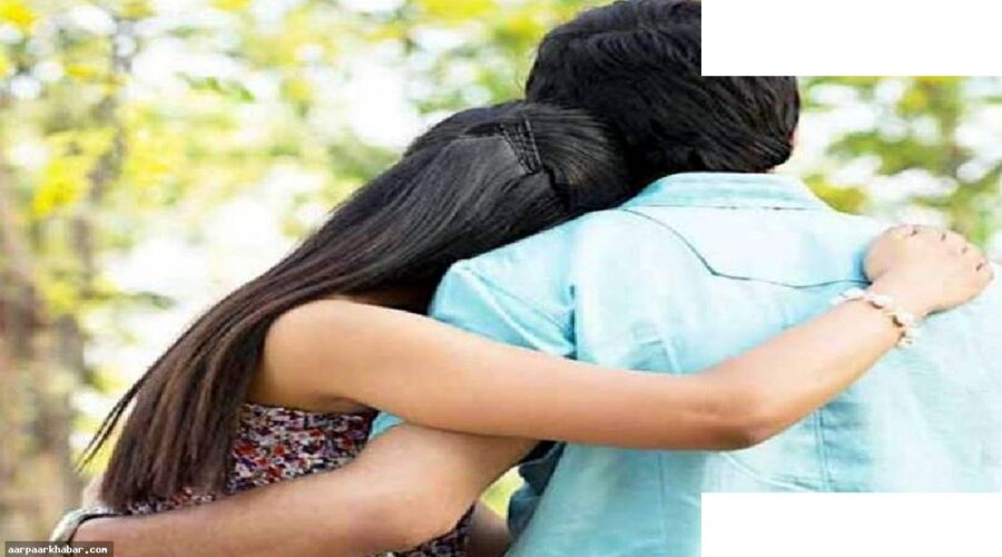 16 साल की लड़की ने मुर्गे का खून फैलाकर दिया फरार