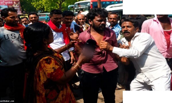 सास ने बहू को 50 चप्पलें मारीं, वीडियो वायरल