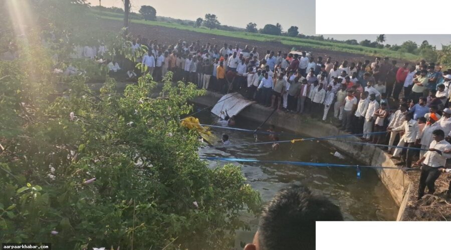 सोलापुर में कुएं में गिरी पिकअप, 8 की मौत
