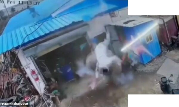 JCB टायर ब्लास्ट में युवक की मौत, 15 फीट उछले लोग