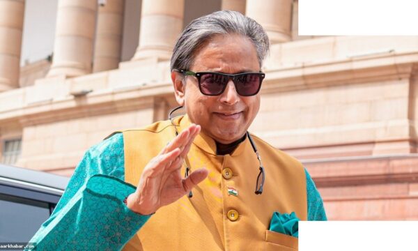 थरूर पर कांग्रेस का तंज, पवन खेड़ा की आलोचना