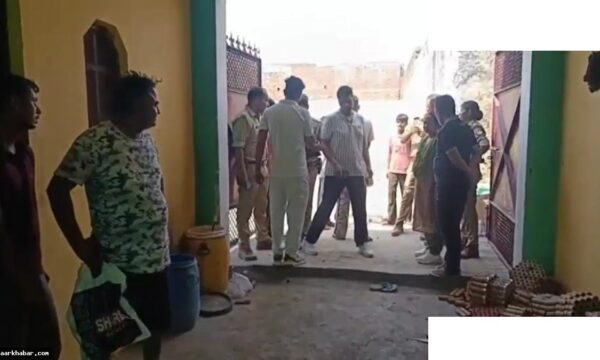 मेरठ: अवैध पटाखा फैक्ट्री में विस्फोट और आग