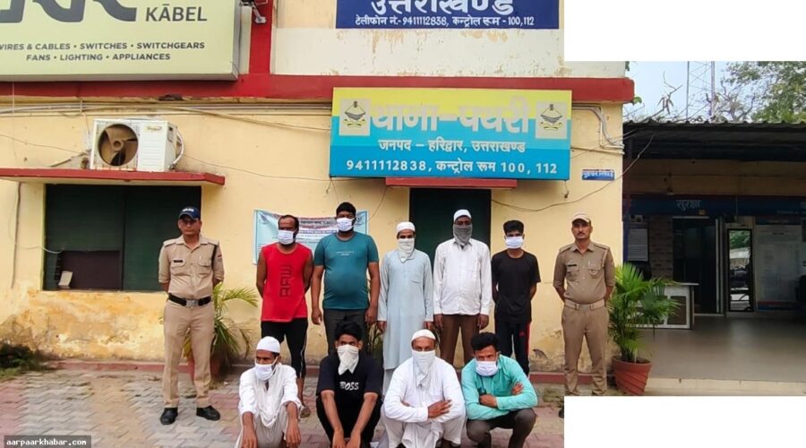 हरिद्वार: छतों पर ईंट-पत्थरों का ढेर, पुलिस की कार्रवाई